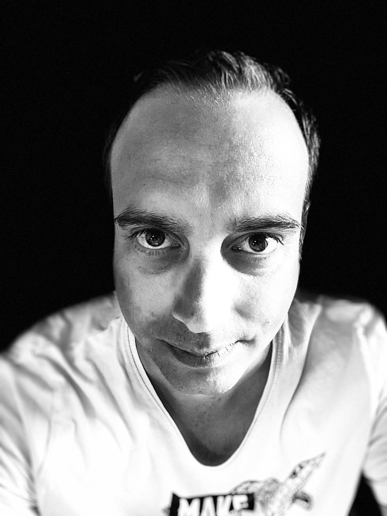 Aurel, black and white portrait, looking into the camera